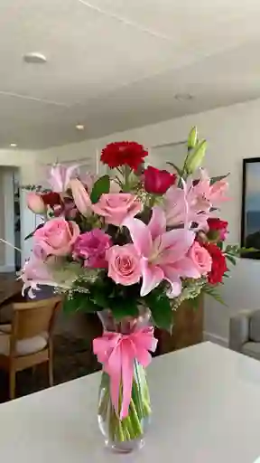 Jarron De Lirios Con Rosas