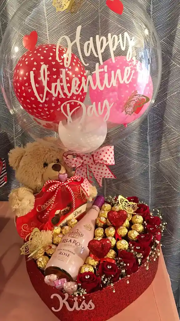 Caja De Corazon Con Rosas, Peluche, Choclates, Globo Y Champagne Jp