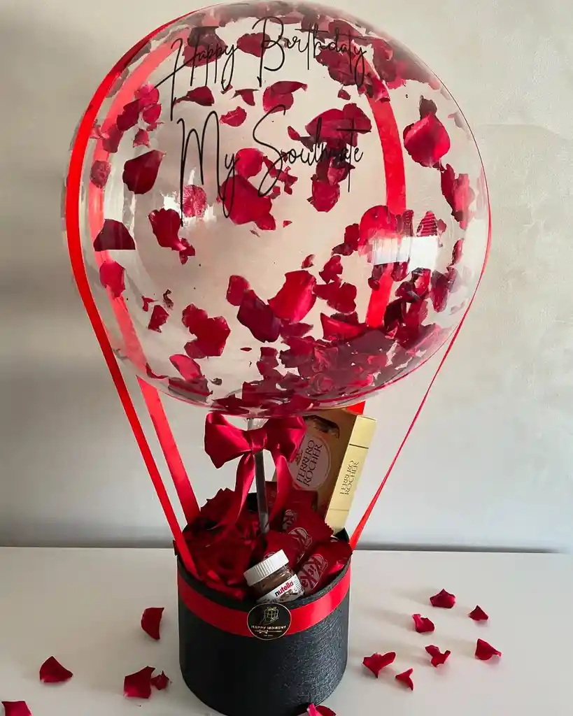 Caja De Rosas Con Globo Con Petalos