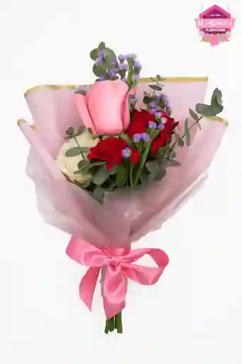 Bouquet De Rosas Elegantes Con Toque Romántico