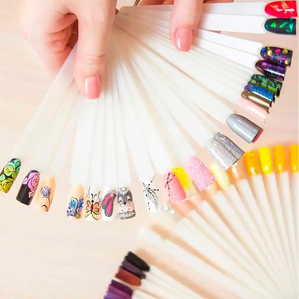 Muestrario De Uñas Llavero X 50 Tips Esmaltes Manicure Oferta Blanco O Transparente Aleatorio