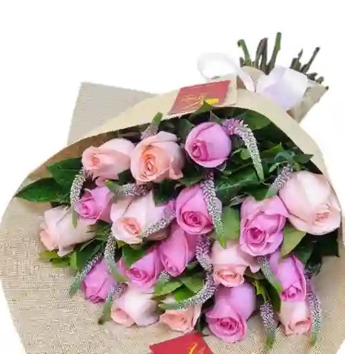 Bouquet Alargado De 18 Rosadas