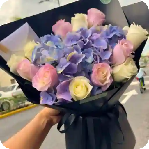 Bouquet De Rosas & Claveles