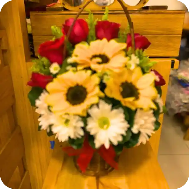 Canasta De Girasoles, Rosas & Margaritas