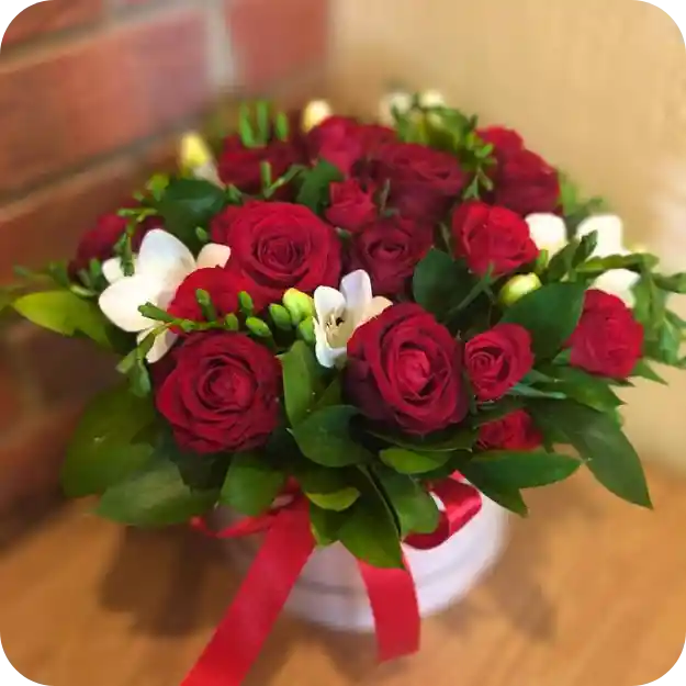 Cilindro De 18 Rosas + Follaje