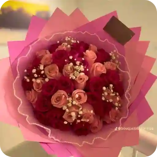 Bouquet Buchon De 32 Rosas Surtidas + Perlitas