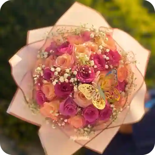 Bouquet Buchon De 32 Rosas Surtidas + Follaje