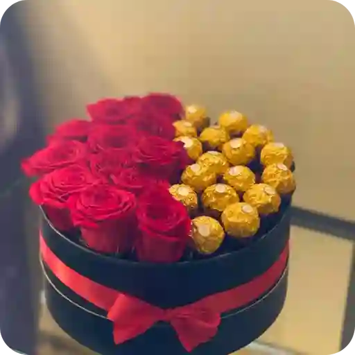 Cilindro De 12 Rosas Rojas + 18 Ferrero Und