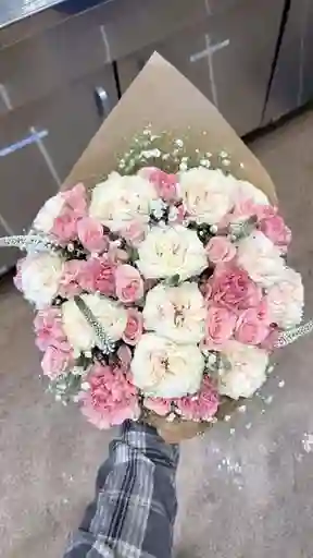 Ramo Buchon De Rosa Y Clavel