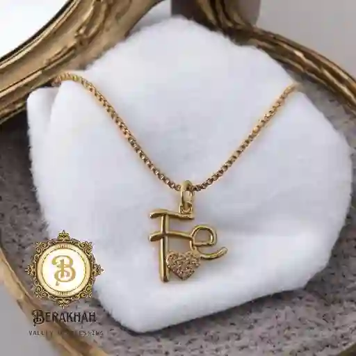Collar Mano Que Sostiene