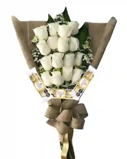 Ramo O Bouquet Alargado De 12 Rosas Blancas Con Chocolates