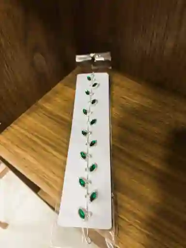 Tocado Hojas Verdes Circón