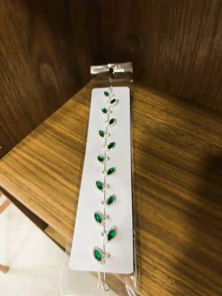 Tocado Hojas Verdes Circón