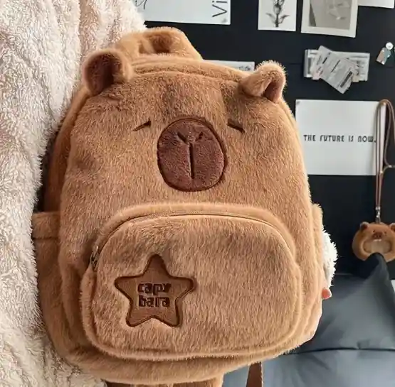 Bolso Mochila Peluche Capibara
