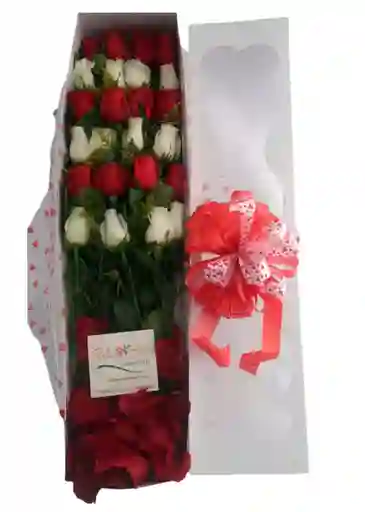 Detalle Sorpresa - Caja 12 Rosas Blancas Y Rojas