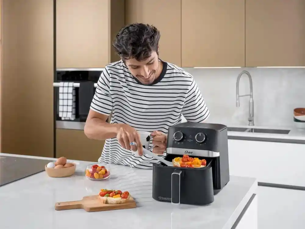 Freidora 4l Manual Oster 4litros Mecánica Negro Con Plateado