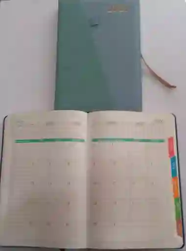 Agenda Tipo Cuero Diaria 2026