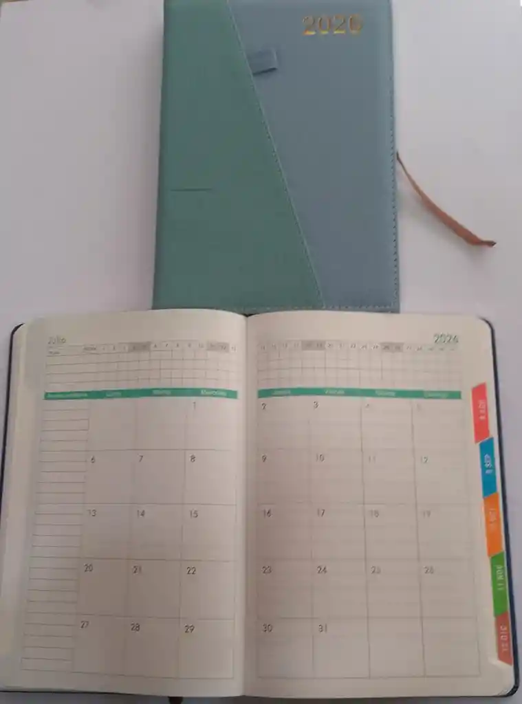 Agenda Tipo Cuero Diaria 2026