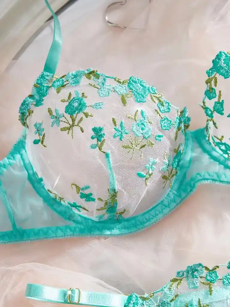 Conjunto Bordado Floral Talla M