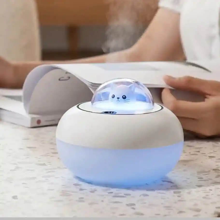 Humidificador Difusor De Aromas Gato Espacial Luz Led Blanco + 1 Esencia Hidrosoluble