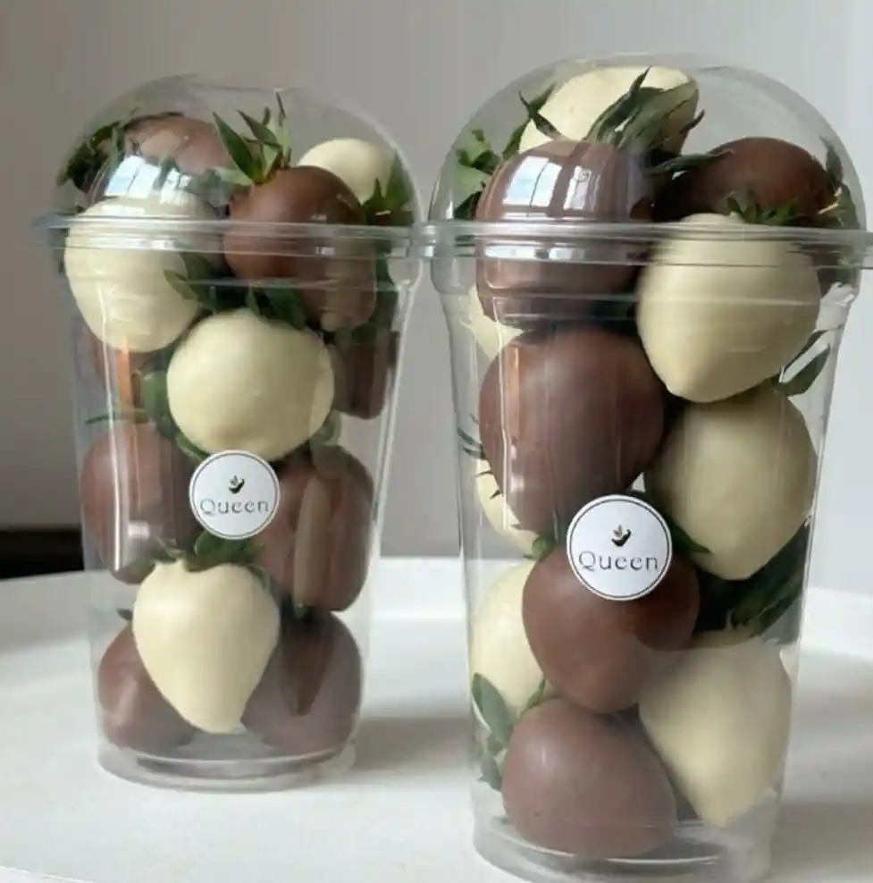 Vaso De Fresas Y Chocolate