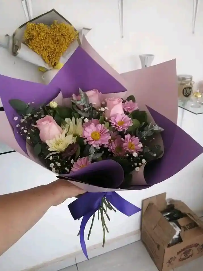 Bouquet Rosas, Margaritas Rosadas