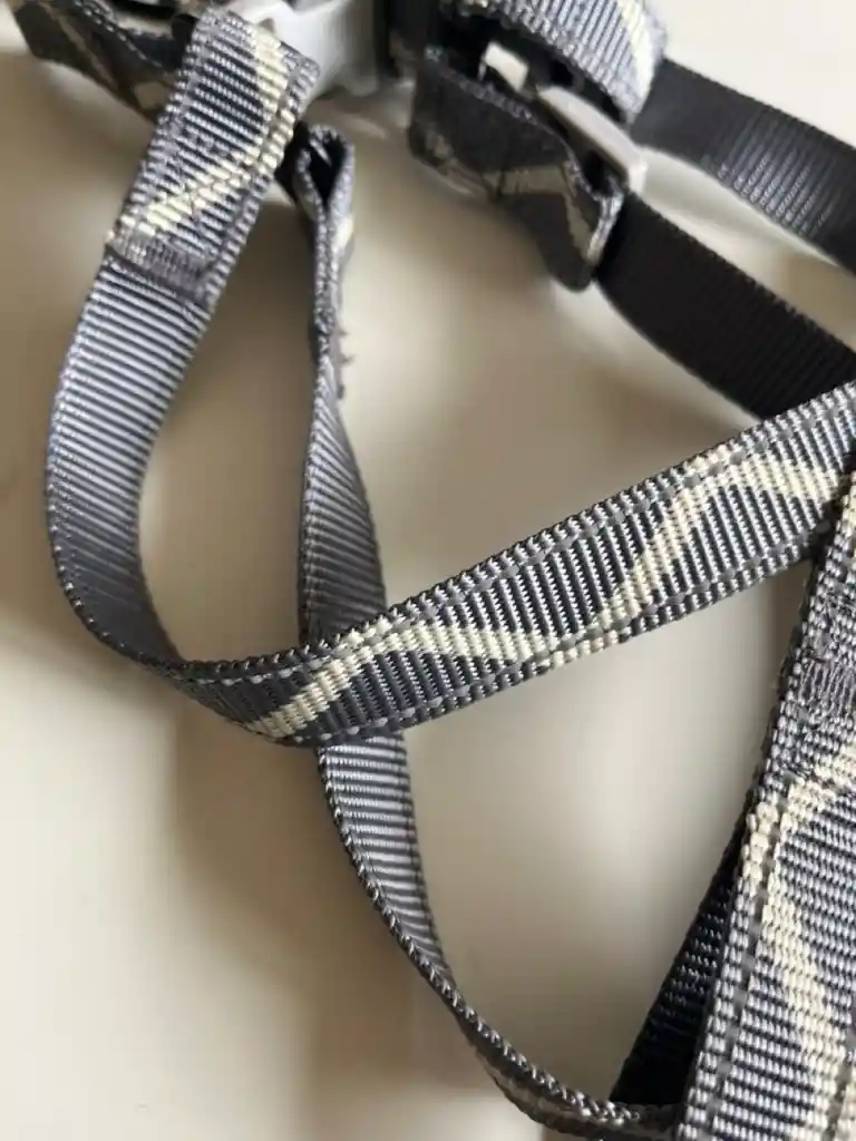 Arnés Con Correa Para Perro Tipo Y - Gris Con Lineas Reflectivas