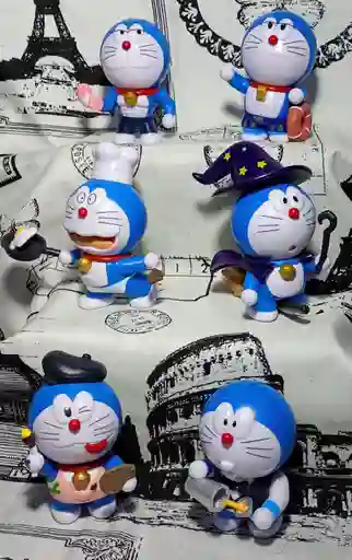 Set X 2 Figuras Pequeñas Doraemon El Gato Cósmico Pvc 8 Cms