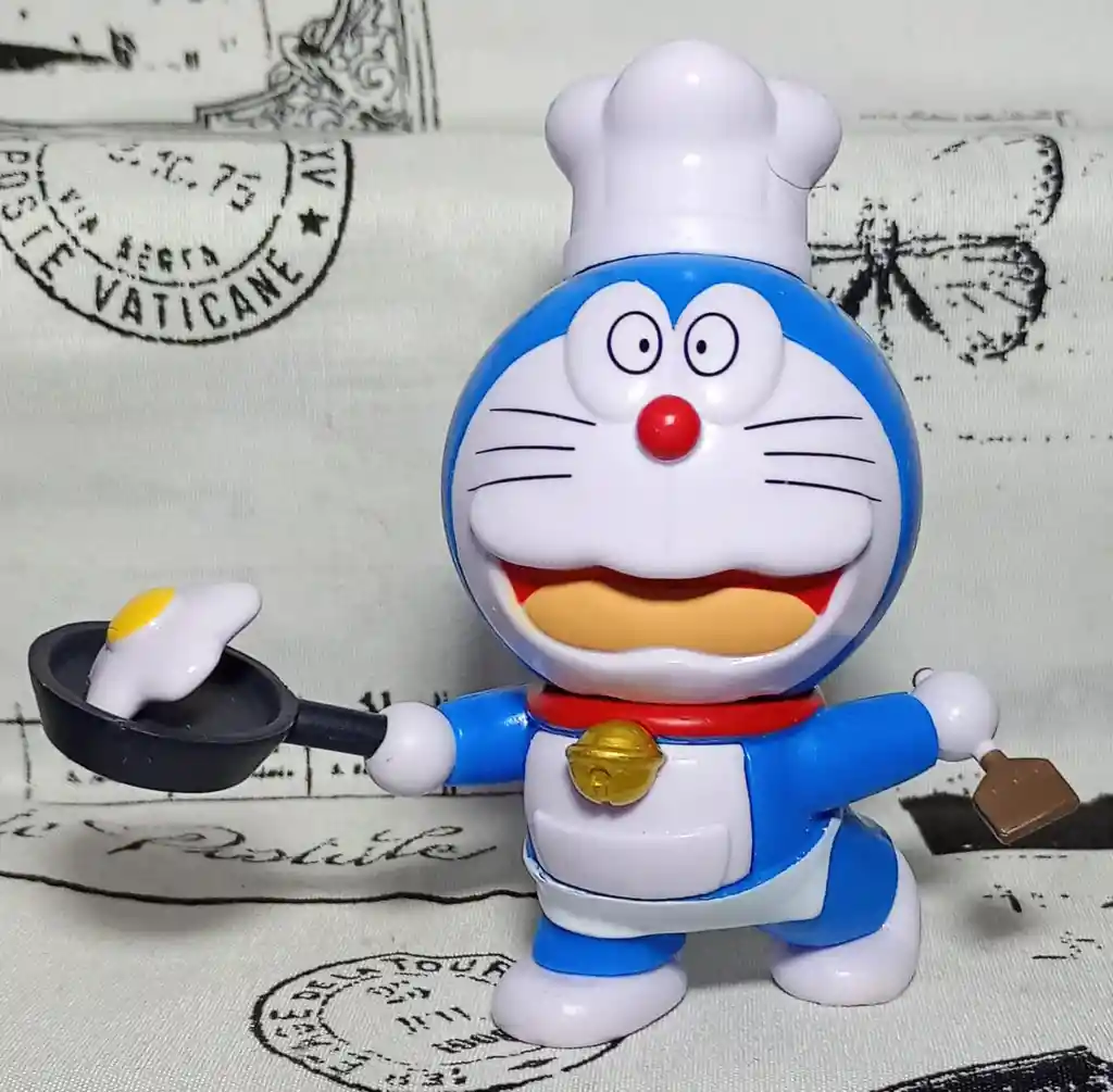 Set X 2 Figuras Pequeñas Doraemon El Gato Cósmico Pvc 8 Cms