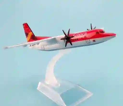 Avion Pequeño Metalico Acero Coleccionable De Avianca Fk-50 16cm