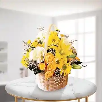 Canasta Mix De Flores Blancas Y Amarillas