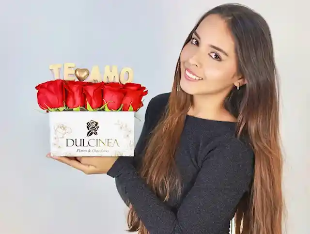 Box De 10 Rosas Letras De Chocolate Te Amo