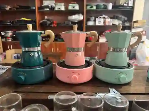 Cafetera Moka + Base Calentadora 6 Tazas