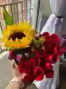 Caja De Rosas Y Girasoles