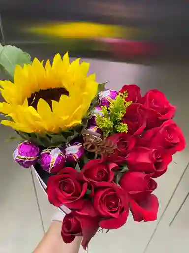 Caja De Rosas Y Girasoles
