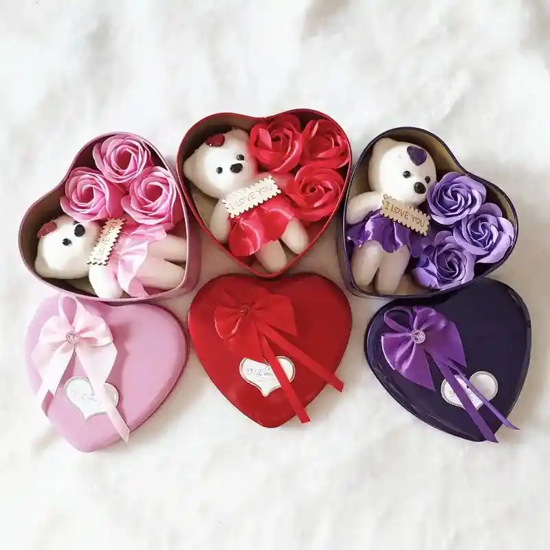 Caja Corazon Rosada Con 3 Rosas De Aroma Y Osito Feliz Dia