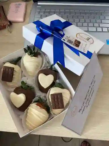 Caja De Fresas Motivo Hombre