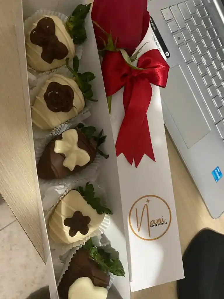 Caja De 5 Fresas Con Chocolate
