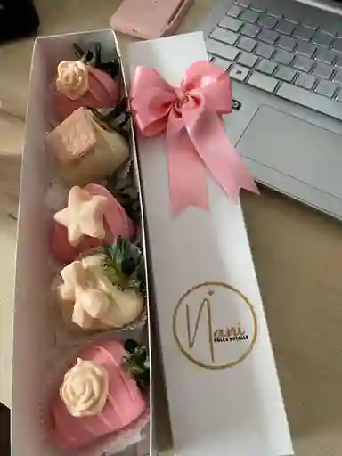 Caja De 5 Fresas Con Chocolate