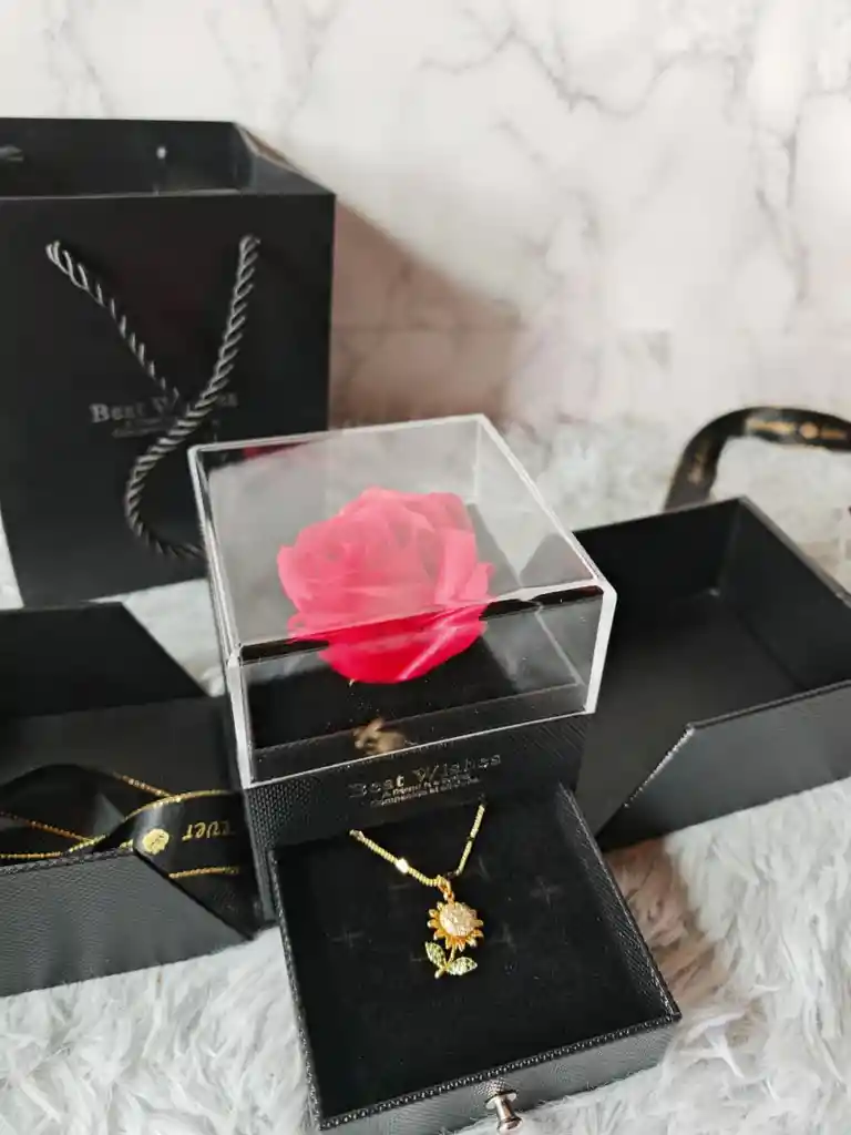 Baul De Rosa Con Accesorio Incluido