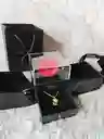Baul De Rosa Con Accesorio Incluido