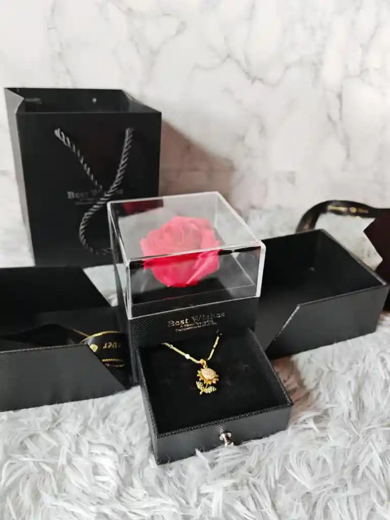Baul De Rosa Con Accesorio Incluido