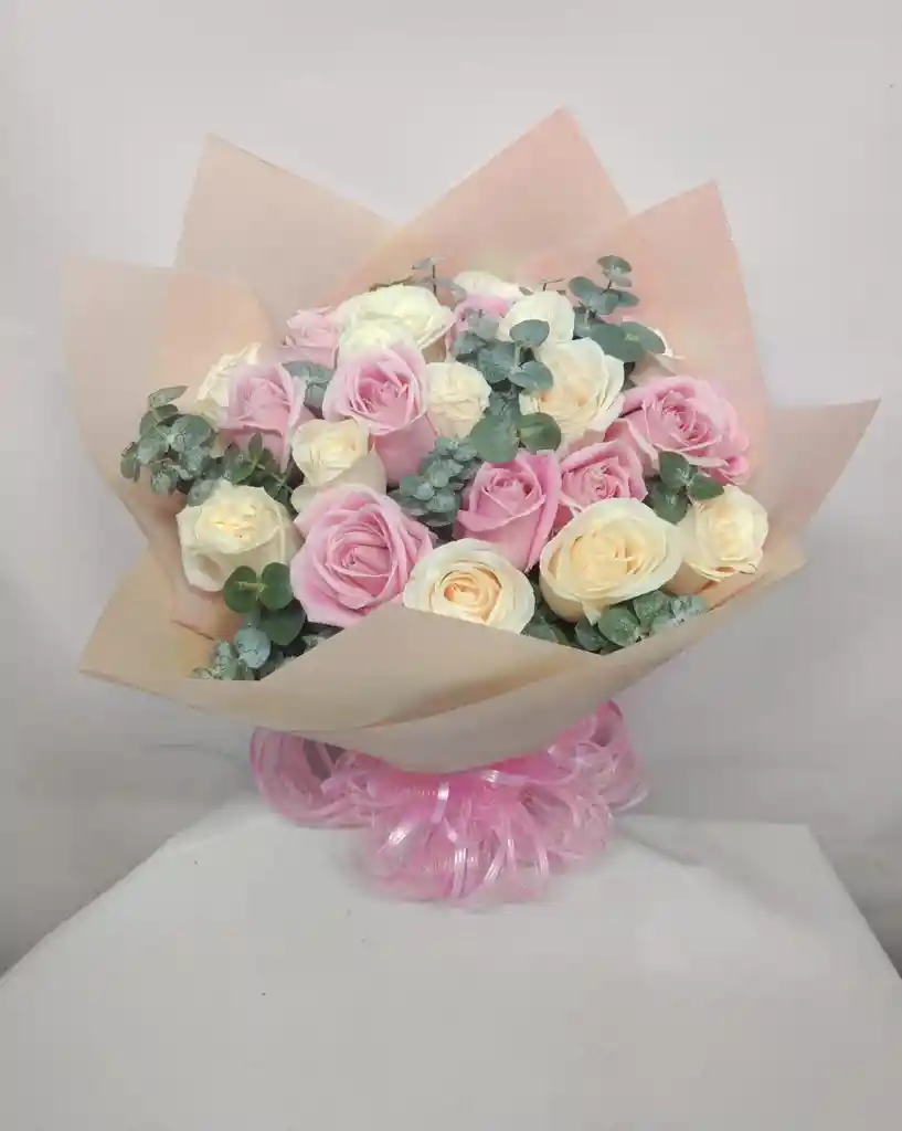Rosas Blancas Y Rosadas