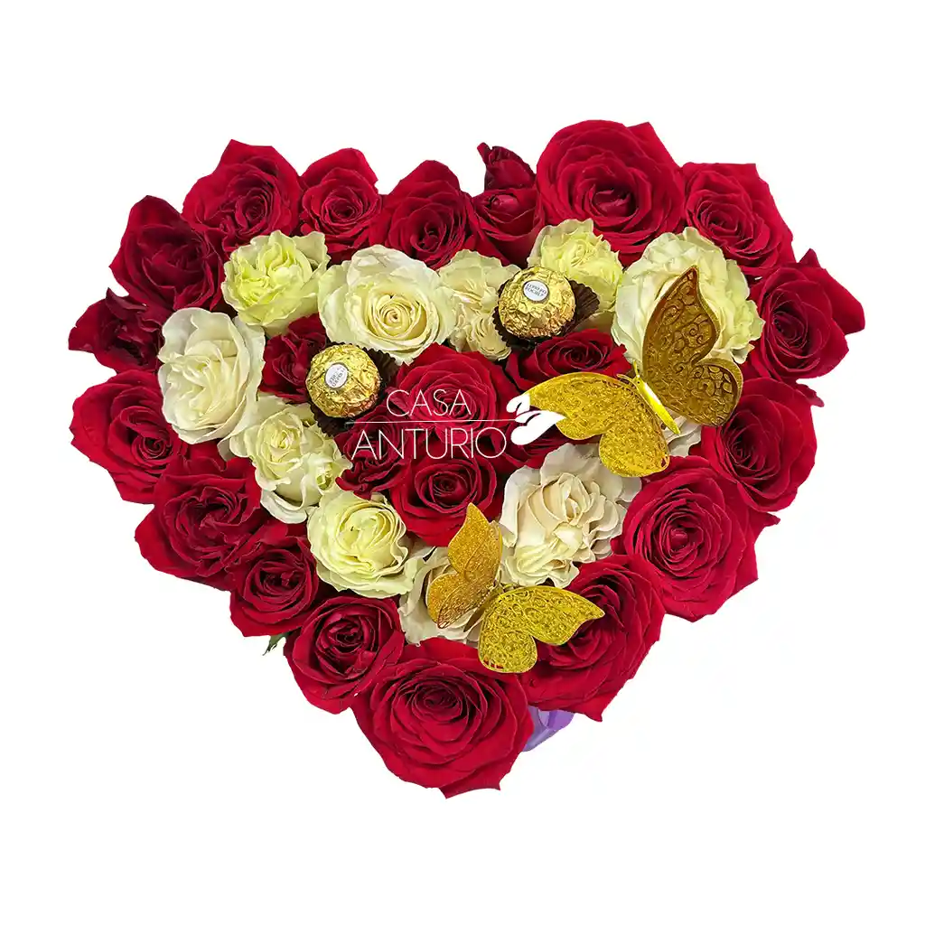 Corazón De Rosas Rojas, Blancas Y Mariposas