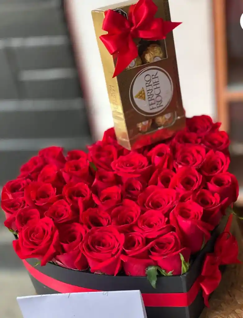 Corazón Grande Y Caja De Ferrero