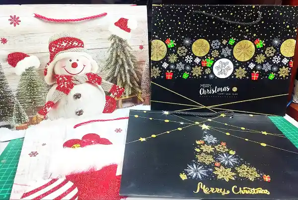 Bolsas De Navidad 32x25x11 Horizontal Diseños Surtidos X1 Und