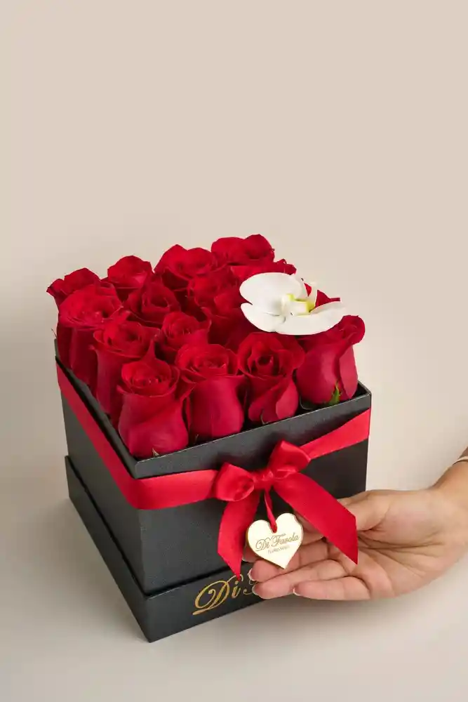 Caja Cuadrada X 16 Rosas Y 1 Orquídea : Orchidea Box