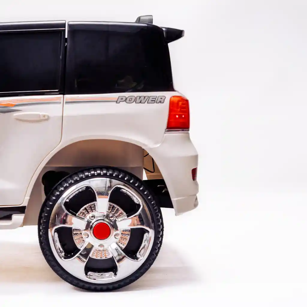 Carro Montable Toyota Land Cruiser 6v Control Remoto Blanco Niños