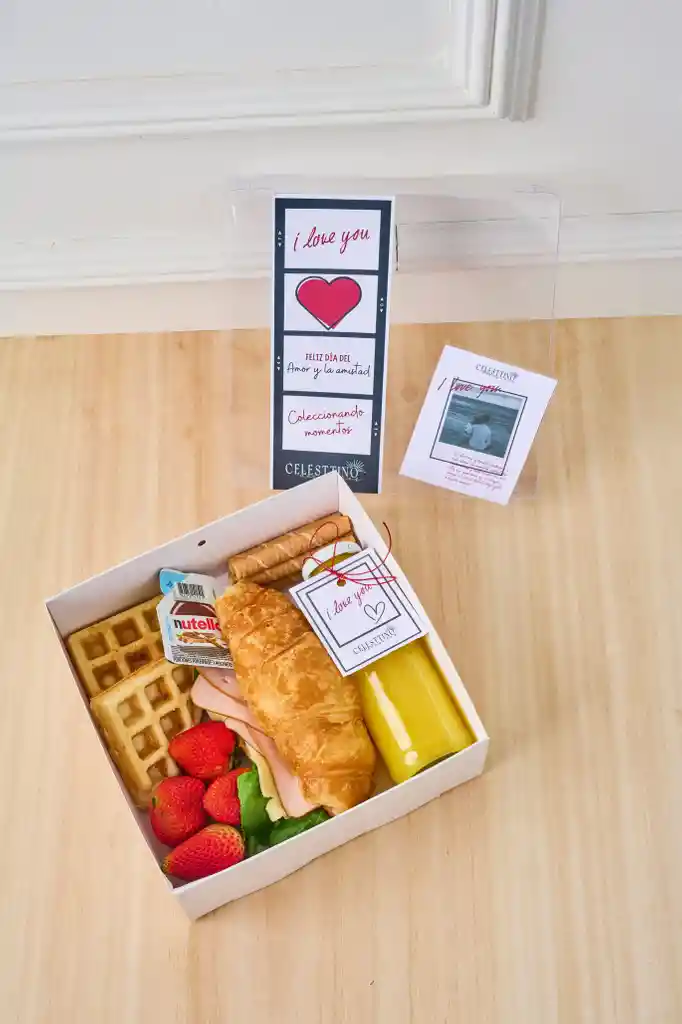 Ancheta Económica Box Amor Y Amistad Elegante En Cajita, Dulces, Jugo de naranja.