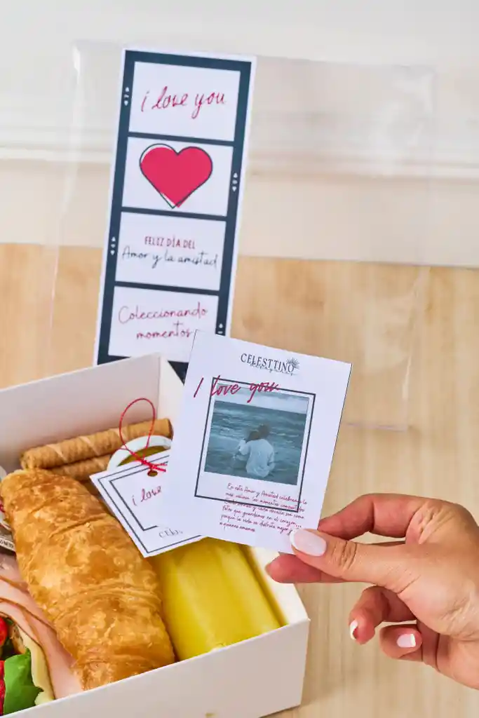 Ancheta Económica Box Amor Y Amistad Elegante En Cajita, Dulces, Jugo de naranja.